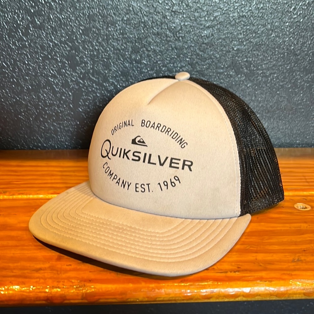 Quicksilver Trucker Hat retro